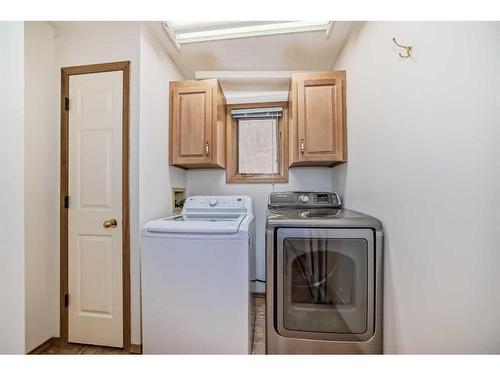 204 Hampshire Place Nw, Calgary, AB - Indoor Photo Showing Laundry Room