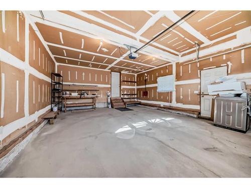 204 Hampshire Place Nw, Calgary, AB - Indoor Photo Showing Garage