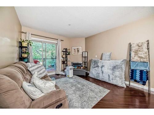 301-488 7 Avenue Ne, Calgary, AB - Indoor Photo Showing Living Room