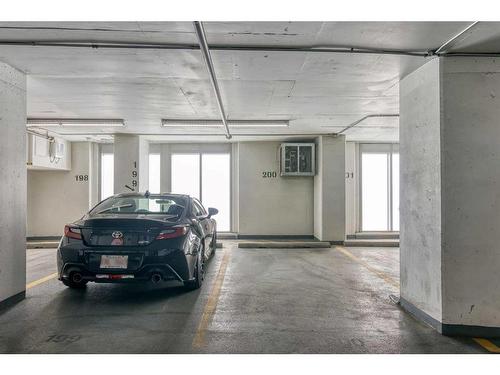 3201-1122 3 Street Se, Calgary, AB - Indoor Photo Showing Garage