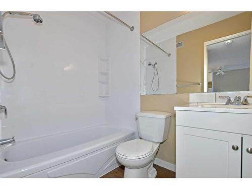 405C-5601 Dalton Drive Nw, Calgary, AB - Indoor Photo Showing Bathroom