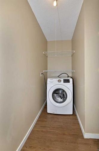 405C-5601 Dalton Drive Nw, Calgary, AB - Indoor Photo Showing Laundry Room