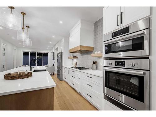 3727 Richmond Road Sw, Calgary, AB - Indoor Photo Showing Kitchen With Upgraded Kitchen