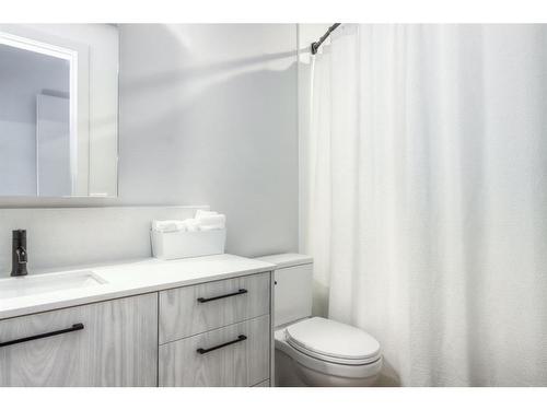 304-1107 Gladstone Road Nw, Calgary, AB - Indoor Photo Showing Bathroom