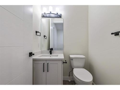 11 Wolf Crescent, Okotoks, AB - Indoor Photo Showing Bathroom