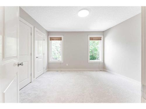 212A 12A Street Ne, Calgary, AB - Indoor Photo Showing Other Room