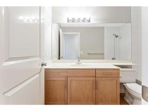 212A 12A Street Ne, Calgary, AB - Indoor Photo Showing Bathroom