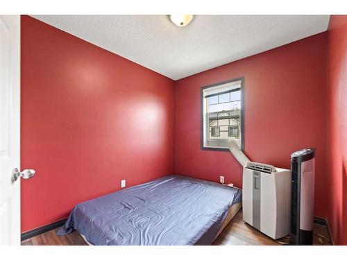 153 Everhollow Heights Sw, Calgary, AB - Indoor Photo Showing Bedroom