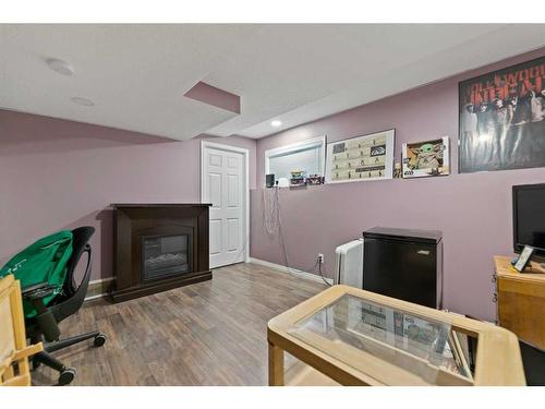 153 Everhollow Heights Sw, Calgary, AB - Indoor With Fireplace