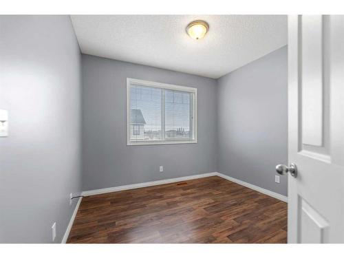 153 Everhollow Heights Sw, Calgary, AB - Indoor Photo Showing Other Room