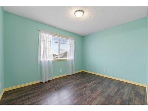 153 Everhollow Heights Sw, Calgary, AB - Indoor Photo Showing Other Room