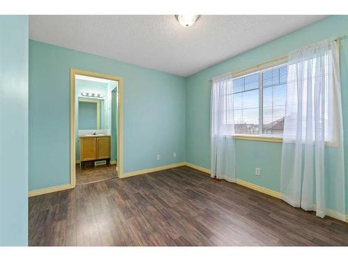 153 Everhollow Heights Sw, Calgary, AB - Indoor Photo Showing Other Room