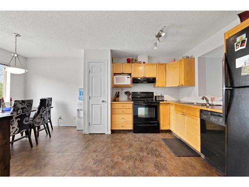 153 Everhollow Heights Sw, Calgary, AB - Indoor Photo Showing Kitchen With Double Sink