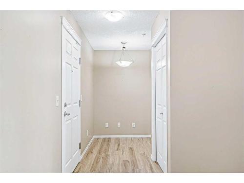 206-6315 Ranchview Drive Nw, Calgary, AB - Indoor Photo Showing Other Room