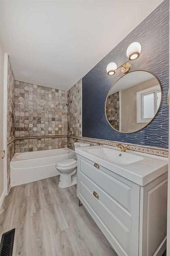 503-340 Falconridge Crescent Ne, Calgary, AB - Indoor Photo Showing Bathroom