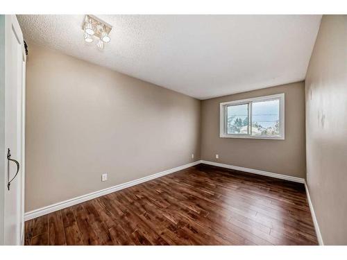 503-340 Falconridge Crescent Ne, Calgary, AB - Indoor Photo Showing Other Room