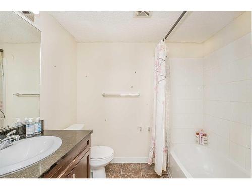 1310-1317 27 Street Se, Calgary, AB - Indoor Photo Showing Bathroom