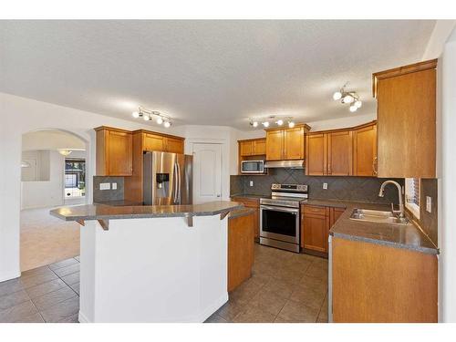 208 East Lakeview Place, Chestermere, AB - Indoor Photo Showing Kitchen