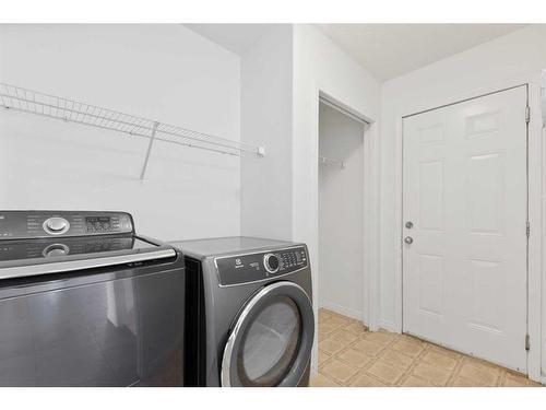 208 East Lakeview Place, Chestermere, AB - Indoor Photo Showing Laundry Room