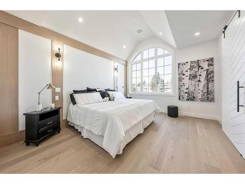 2208 34 Street Sw, Calgary, AB - Indoor Photo Showing Bedroom