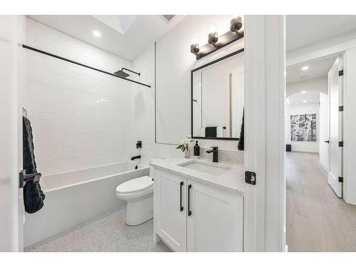 2208 34 Street Sw, Calgary, AB - Indoor Photo Showing Bathroom