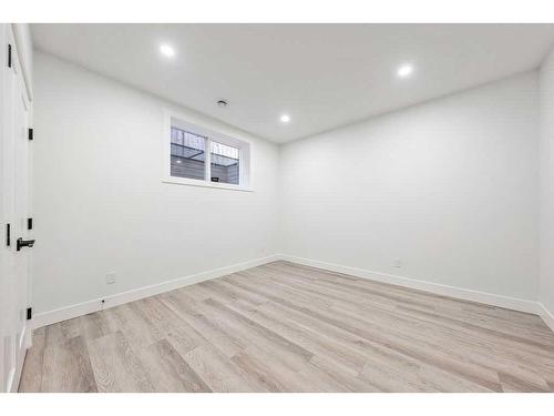 2208 34 Street Sw, Calgary, AB - Indoor Photo Showing Other Room