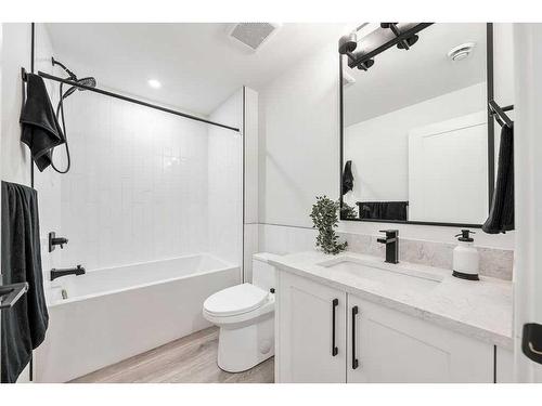 2208 34 Street Sw, Calgary, AB - Indoor Photo Showing Bathroom