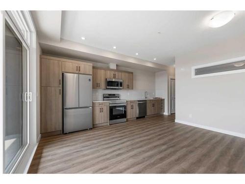 2308-55 Lucas Way Nw, Calgary, AB - Indoor Photo Showing Kitchen