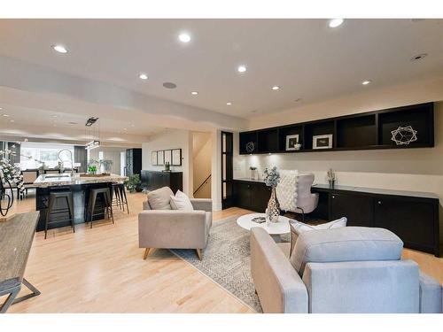 710 Royal Avenue Sw, Calgary, AB - Indoor Photo Showing Living Room