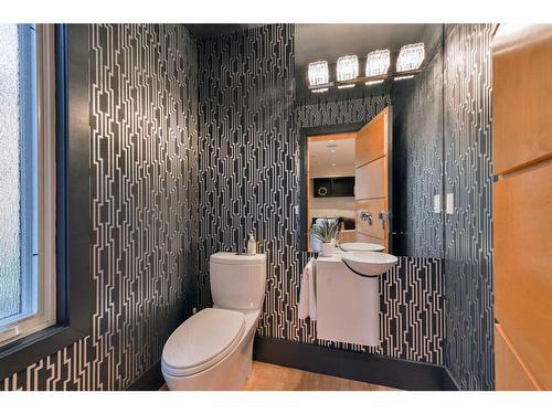 710 Royal Avenue Sw, Calgary, AB - Indoor Photo Showing Bathroom