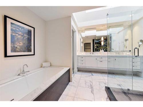 710 Royal Avenue Sw, Calgary, AB - Indoor Photo Showing Bathroom