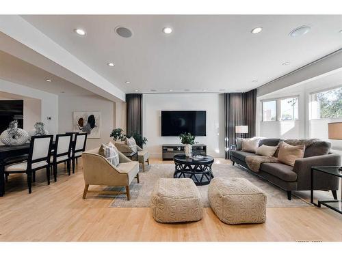 710 Royal Avenue Sw, Calgary, AB - Indoor Photo Showing Living Room