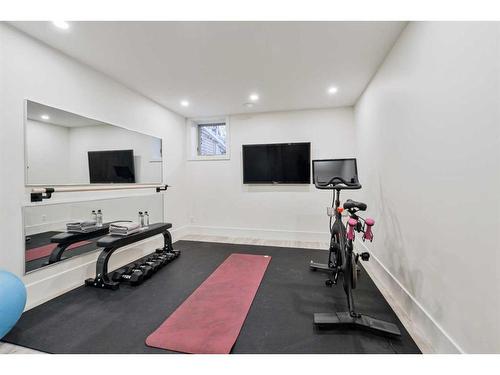 710 Royal Avenue Sw, Calgary, AB - Indoor Photo Showing Gym Room