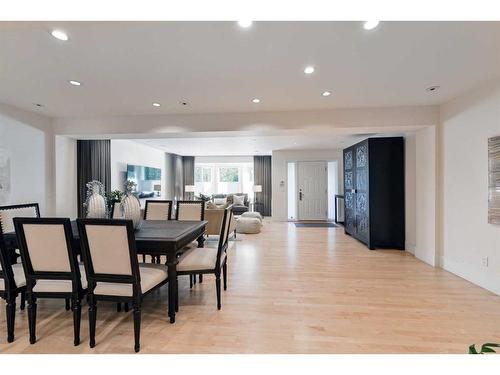 710 Royal Avenue Sw, Calgary, AB - Indoor Photo Showing Dining Room