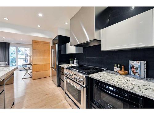 710 Royal Avenue Sw, Calgary, AB - Indoor Photo Showing Kitchen With Upgraded Kitchen