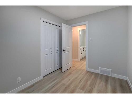 4 Van Horne Crescent Ne, Calgary, AB - Indoor Photo Showing Other Room