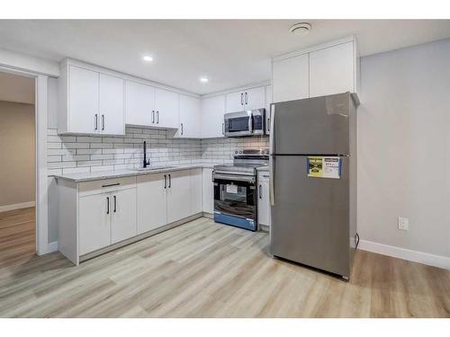 4 Van Horne Crescent Ne, Calgary, AB - Indoor Photo Showing Kitchen