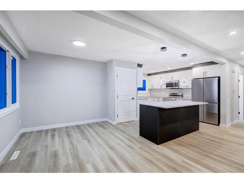 4 Van Horne Crescent Ne, Calgary, AB - Indoor Photo Showing Kitchen