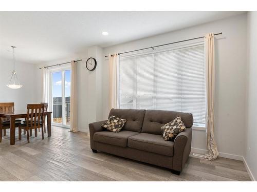 49 Lucas Heights Nw, Calgary, AB - Indoor Photo Showing Living Room