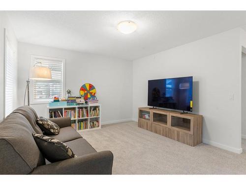 49 Lucas Heights Nw, Calgary, AB - Indoor Photo Showing Living Room