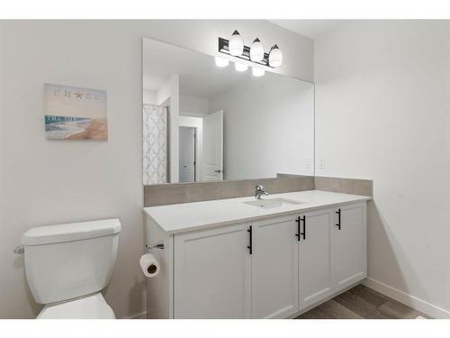 49 Lucas Heights Nw, Calgary, AB - Indoor Photo Showing Bathroom