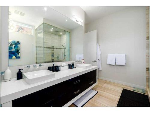 577 Patterson Grove Sw, Calgary, AB - Indoor Photo Showing Bathroom