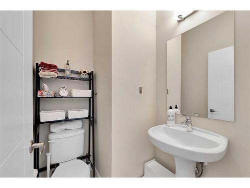 267 Mahogany Way Se, Calgary, AB - Indoor Photo Showing Bathroom