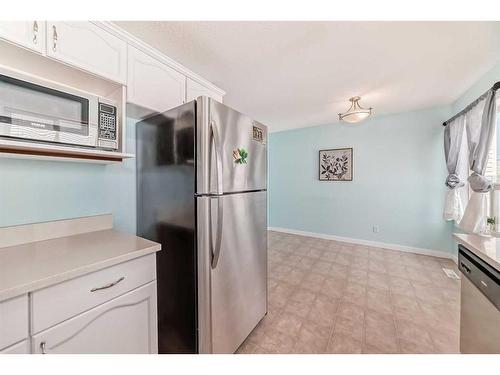 22 Hidden Hills Terrace, Calgary, AB - Indoor Photo Showing Kitchen