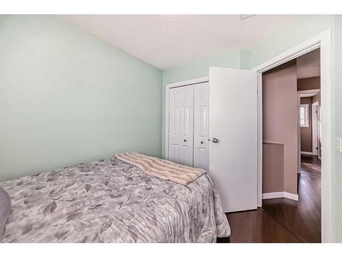 22 Hidden Hills Terrace, Calgary, AB - Indoor Photo Showing Bedroom