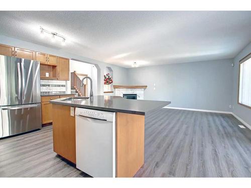 59 Panamount Lane Nw, Calgary, AB - Indoor Photo Showing Kitchen