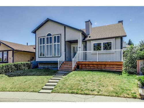 191 Scenic Way Nw, Calgary, AB - Indoor Photo Showing Kitchen With Upgraded Kitchen