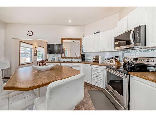 424 Cimarron Circle, Okotoks, AB - Indoor Photo Showing Kitchen