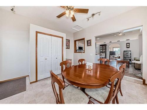 424 Cimarron Circle, Okotoks, AB - Indoor Photo Showing Dining Room