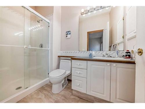 424 Cimarron Circle, Okotoks, AB - Indoor Photo Showing Bathroom